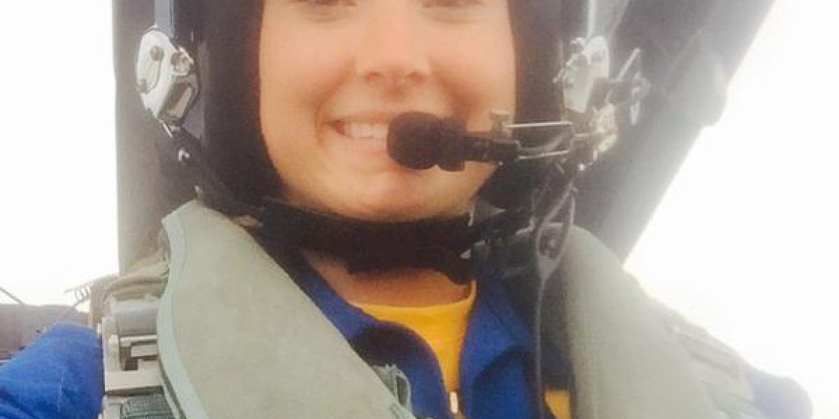 blue-angels-breaks-barriers-with-their-first-female-demo-pilot-8