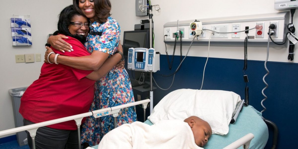 Michelle obama hug hospital