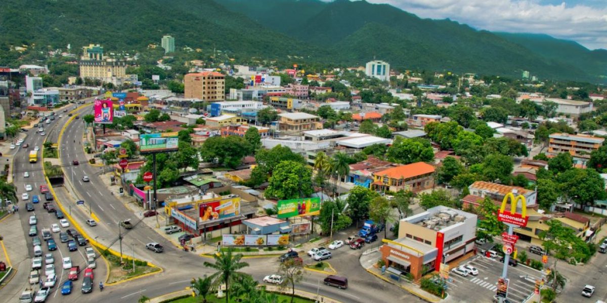 Avenida-Circunvalacion-San-Pedro-Sula-Honduras-A-Good-Base-for-Entering-Honduras