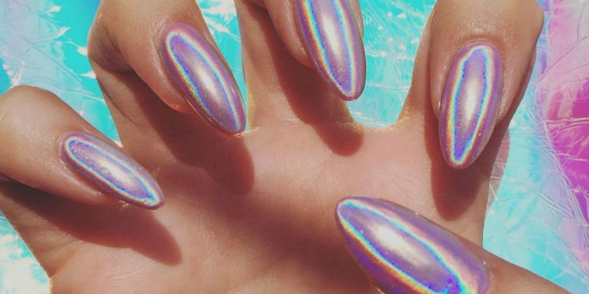 holographic-nails-m2woman