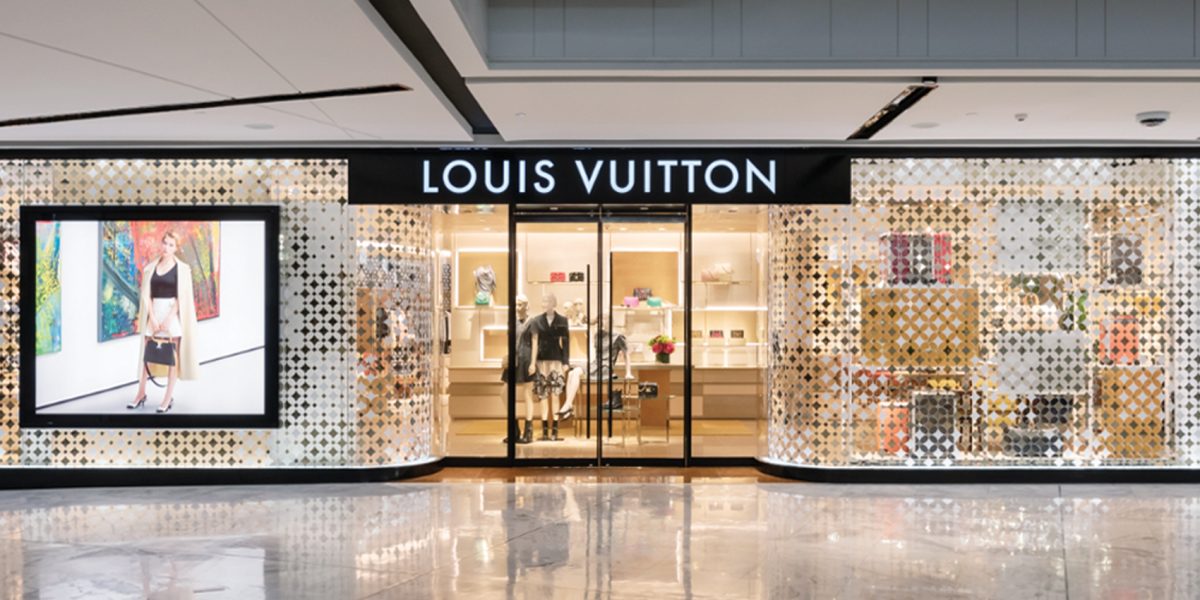 Louis Vuitton unveiled its new store in East Hampton this weekend, marking  the Maison's highly anticipated, first-ever retail location in…