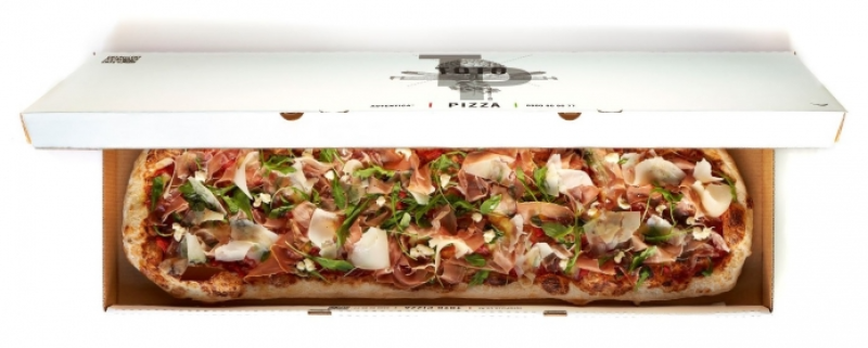 M2woman.com-toto-Metre-Long-Pizza